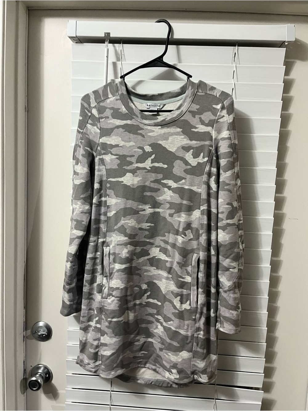 Athleta women Gray Camo Long Sleeve Tunic Dress